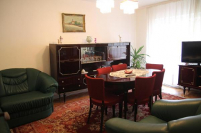 Cozy classic apartment near The Office